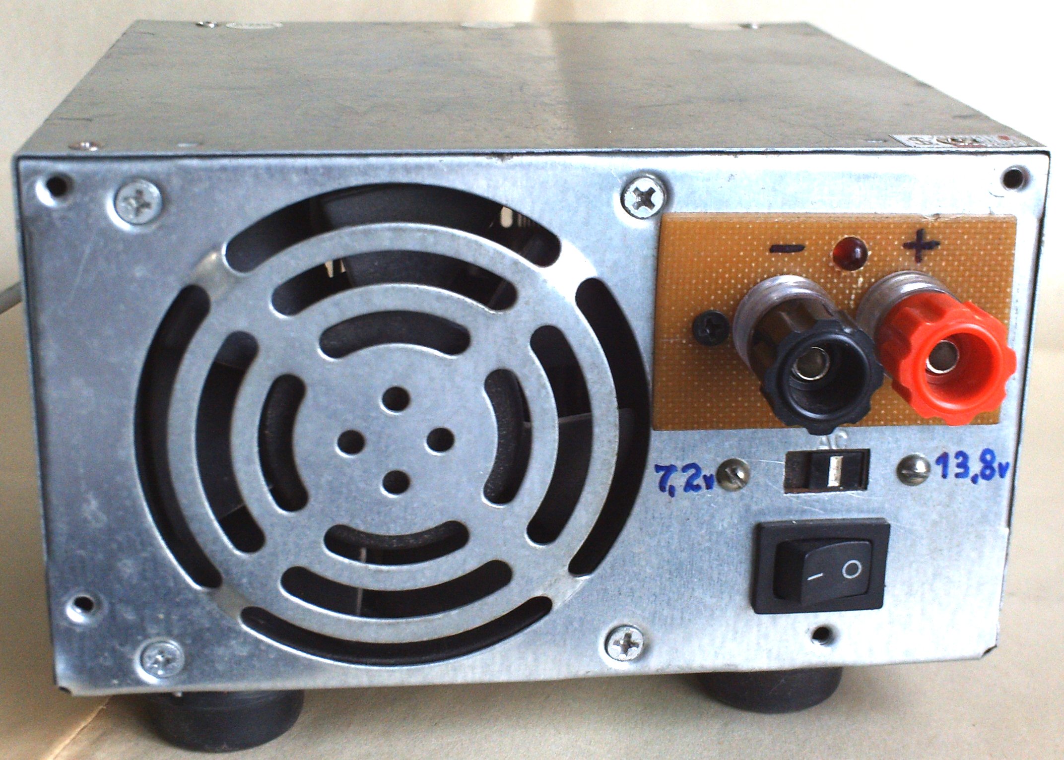Старый блок питания. Блок питания для радиостанции 12 вольт. Блок питания радиостанции СССР 12 вольт. Rjvgm.nthysq блок питания to-300 a для трансивера. Переделка компьютерного блока питания для трансивера.